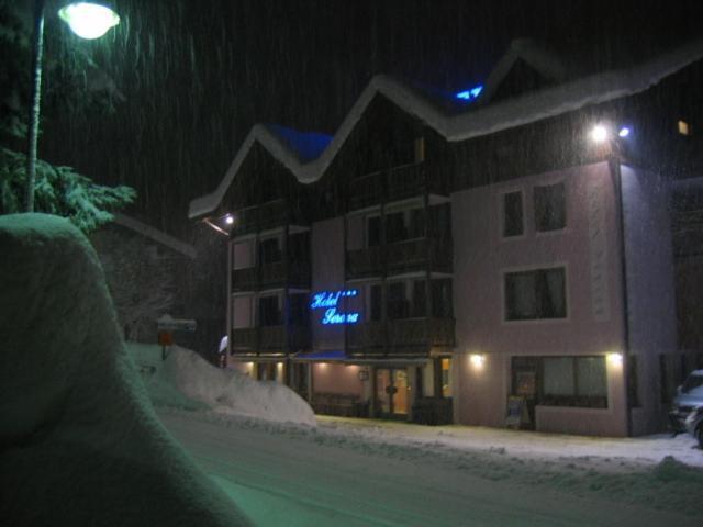 Hotel Serena Dimaro Exteriér fotografie